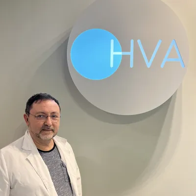 Hugo Elche Culebradas en la clínica HVA.